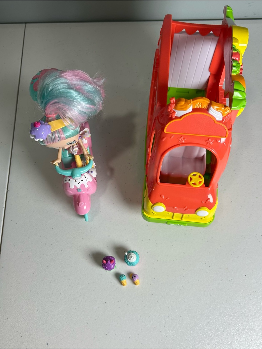 Shopkins Shoppies Mixed Bundle Peppa-Mint Scooter Doll & Smoothie Truck - Picture 7 of 16